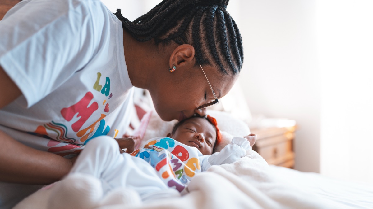 1ad11ea7-201d-6a02-d58c-e4dd401e86ac mom and baby